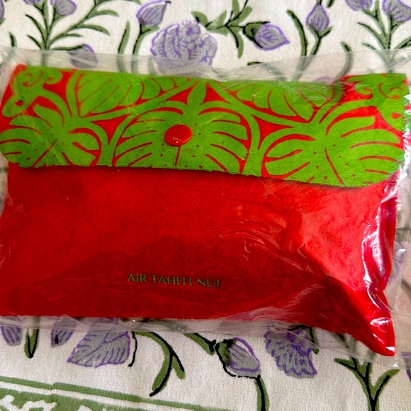 air tahiti nui Other - Colorful airline kit from Air Tahiti Nui